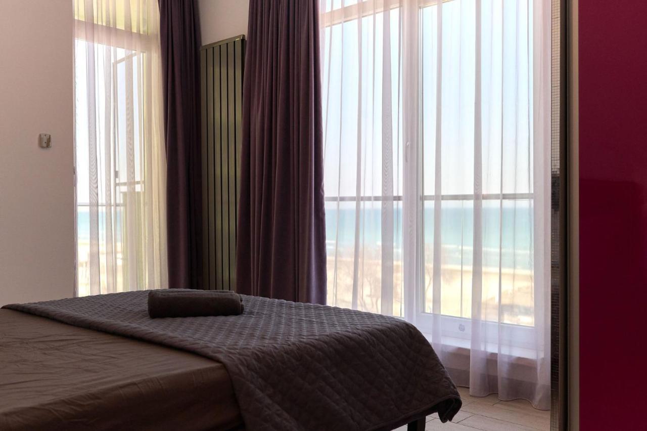 Glamour Red Apartment 22 In Spa Pool Resort Mamaia Eksteriør billede