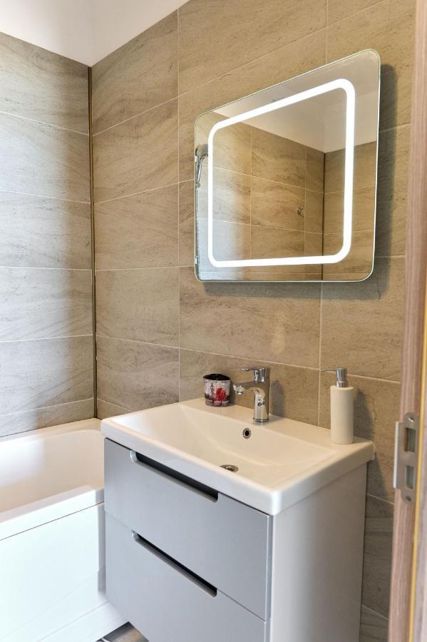 Glamour Red Apartment 22 In Spa Pool Resort Mamaia Eksteriør billede