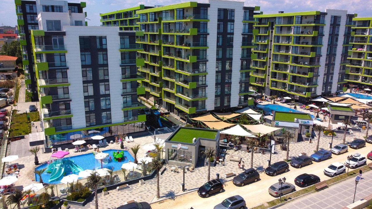Glamour Red Apartment 22 In Spa Pool Resort Mamaia Eksteriør billede